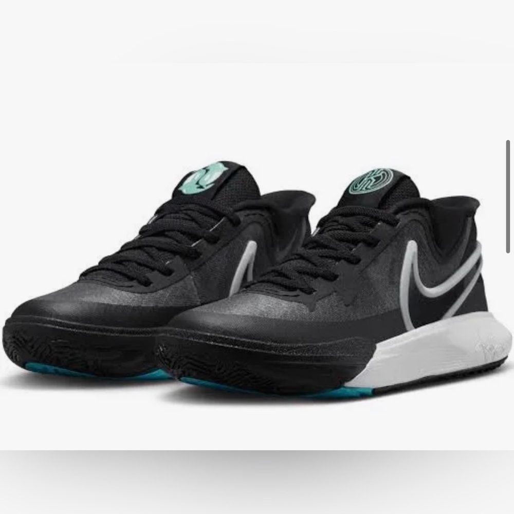 Nike Kyrie 8, boys basketball sneakers. NEW youth/mens 5.5 women’s 7